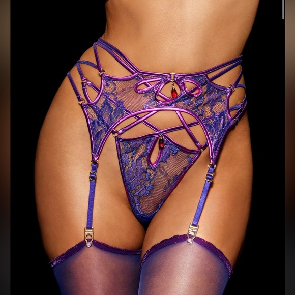 LILIAN
PURPLE THONG XS - Picture 5 of 10